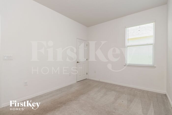 Building Photo - 1630 Isleta Lp