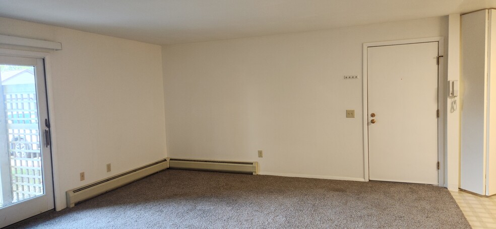 Building Photo - 5586 Guilford Rd