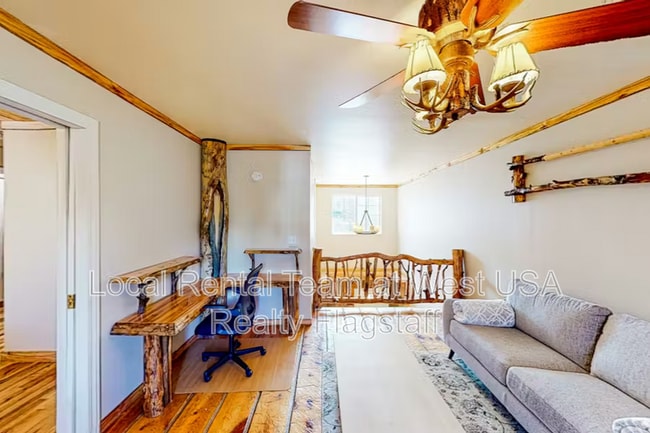 Building Photo - 1105 W Overland Pass Dr