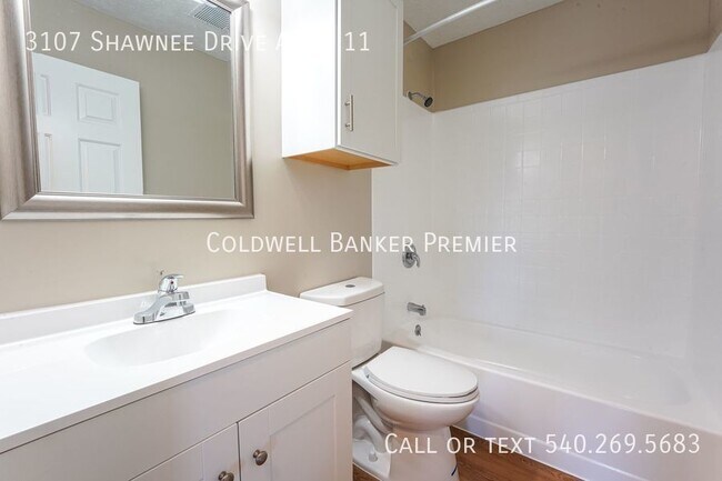 Building Photo - 3107 Shawnee Dr