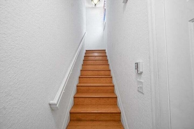 Building Photo - 152 Village Blvd