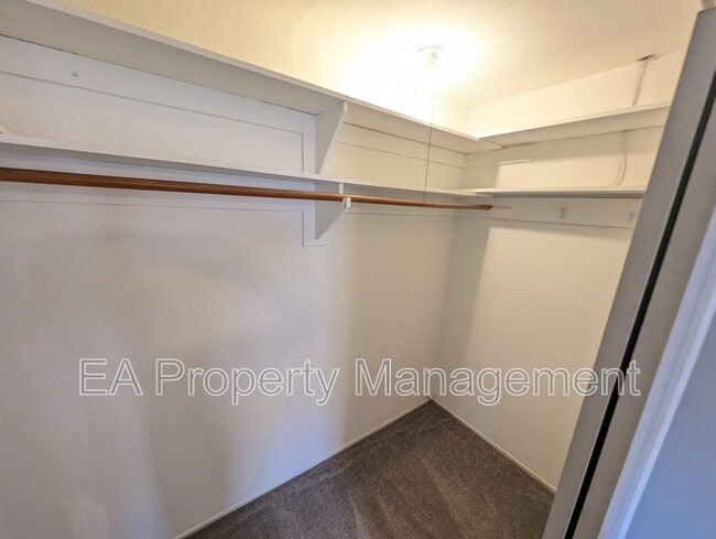 Building Photo - 3204 La Veta Dr