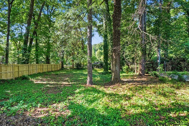Building Photo - 490 Lynnhaven Dr SW