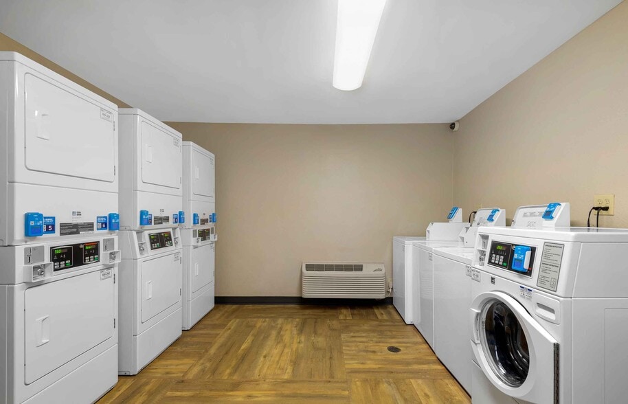 Building Photo - Furnished Studio-Charlotte - Pineville - P...
