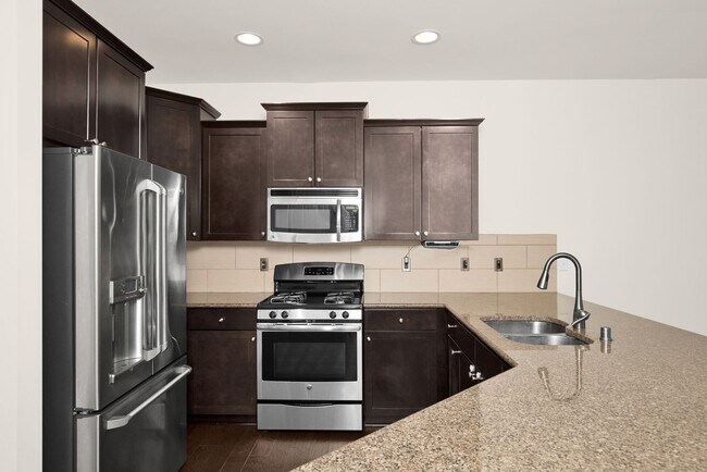 Building Photo - $500 Off to lease by November 15th! 4 Bedr...