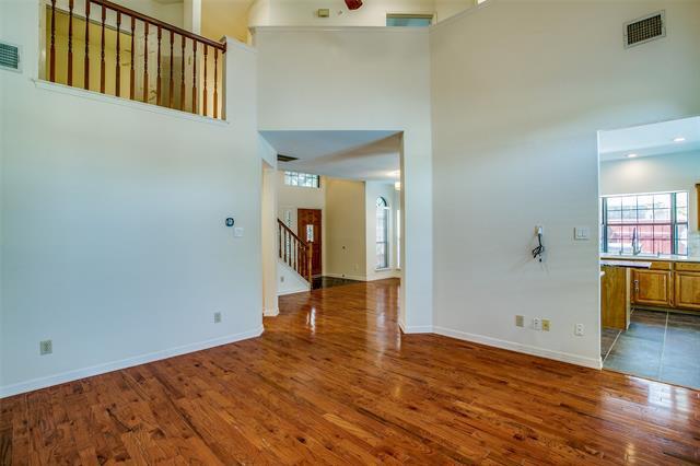 Building Photo - 824 Woodlake Dr