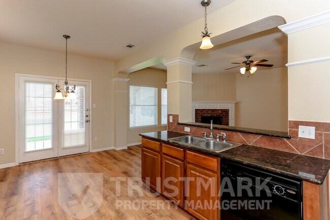 Building Photo - 212 Crowfoot Dr