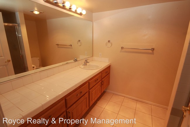 Building Photo - 3 br, 2.5 bath House - 7988 Playmor Terrace