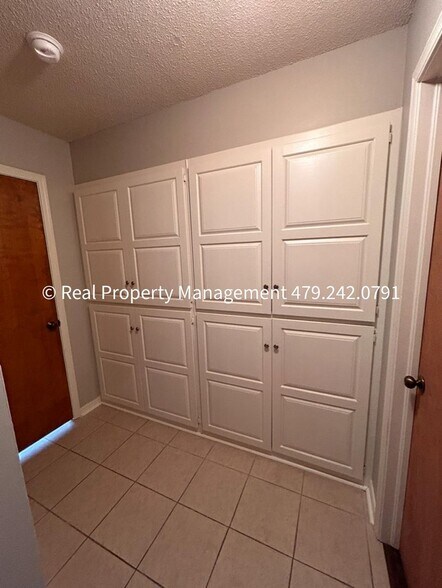 Building Photo - 2320 S 50th St