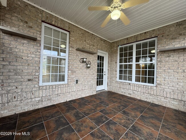 Building Photo - 1011 Ginger Lily Way