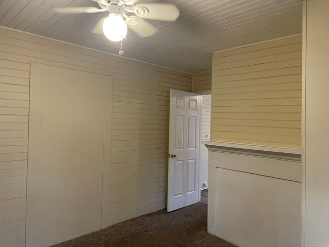 Building Photo - 2 Bed, 1 Bath House