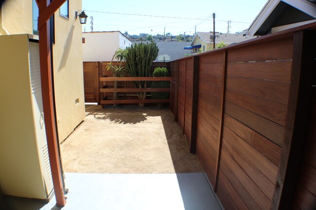 Building Photo - 3827 W Ave 42