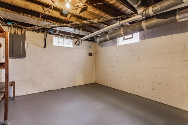 Building Photo - AVOID SCAMMERS!! WE DO NOT POST ON CRAIGSLIST!! Charming 2 Bedroom, 1 Bath brick home a block fro...