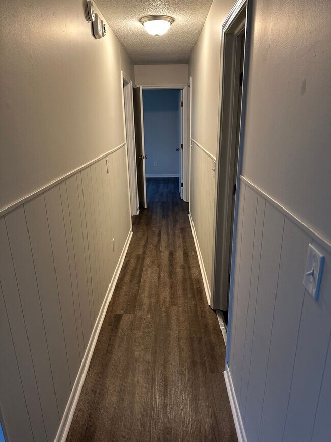 Building Photo - Pet Friendly Home in Vine Grove!