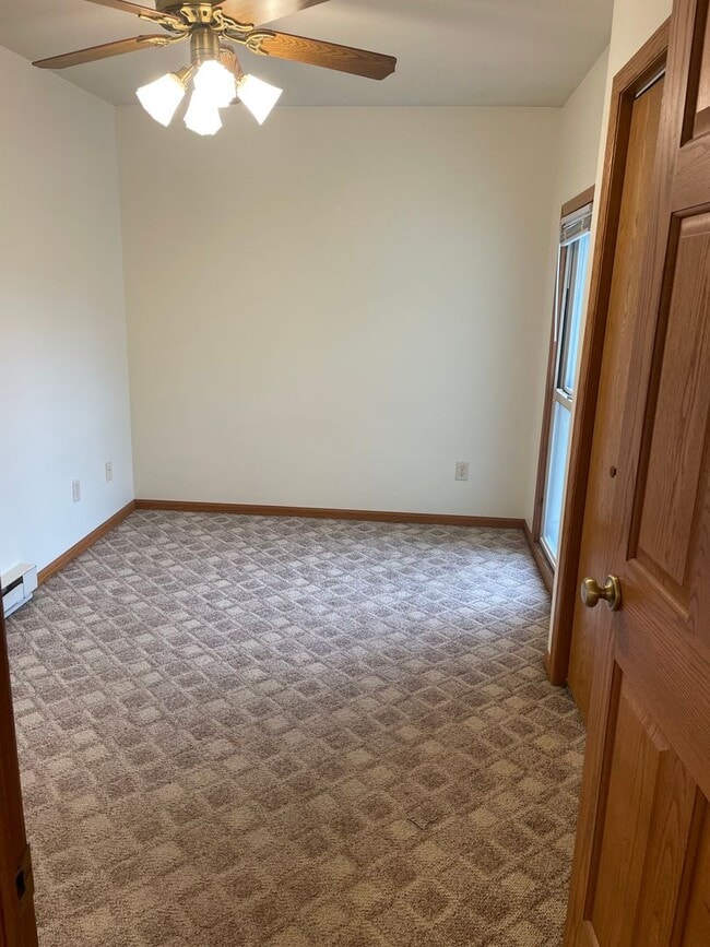 Building Photo - 1214 S Dewey St