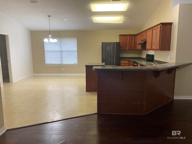 Building Photo - 421 Ellington Ave
