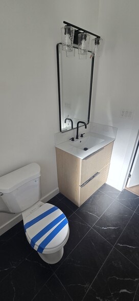 Building Photo - 1802 Los Encinos Ave