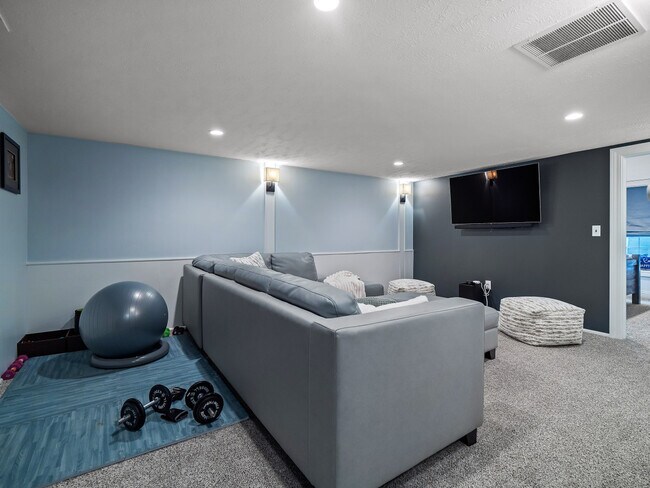 Building Photo - 32414 Lake Rd