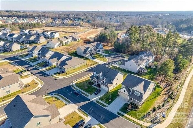 Building Photo - 6299 Artigas Dr