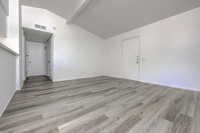 Building Photo - 2506 Manor Cir