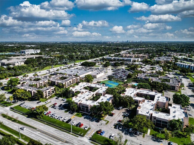 Building Photo - 10425 SW 112th Ave