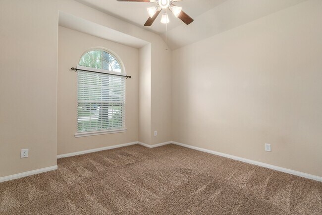 Building Photo - 13426 Raintree Dr