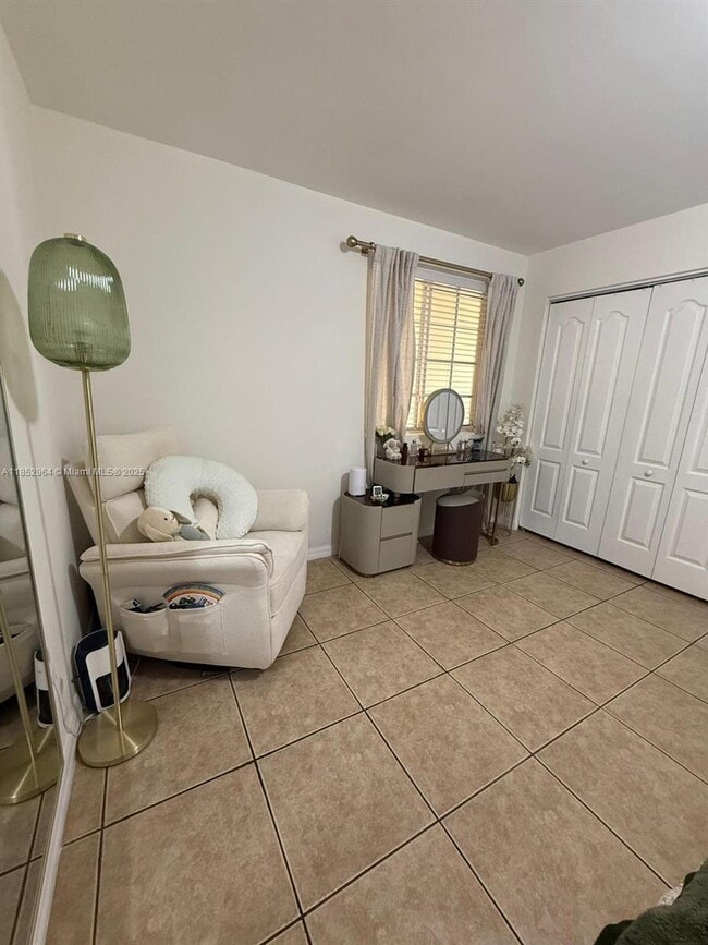 Building Photo - 13 S Royal Poinciana Blvd