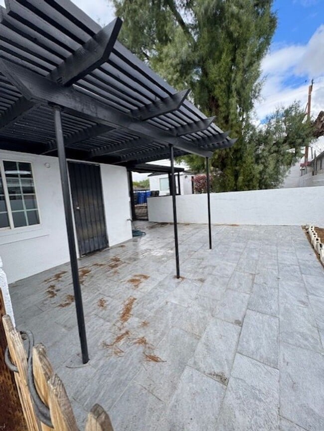 Building Photo - DHS6348