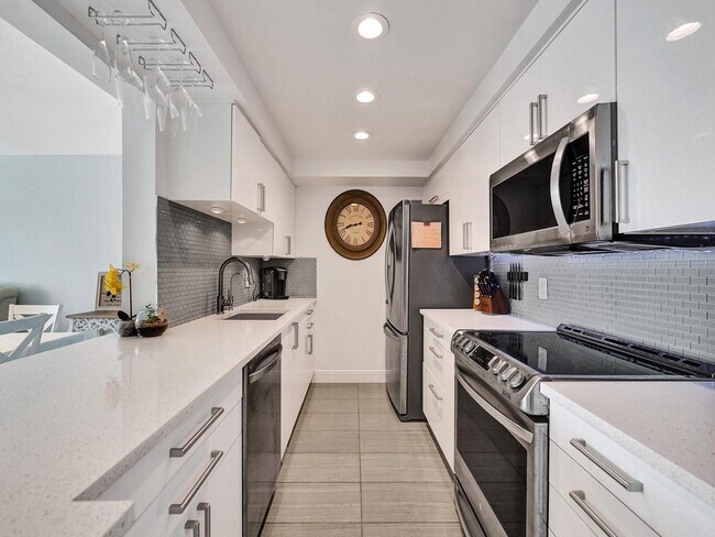 Building Photo - 1101 River Reach Dr