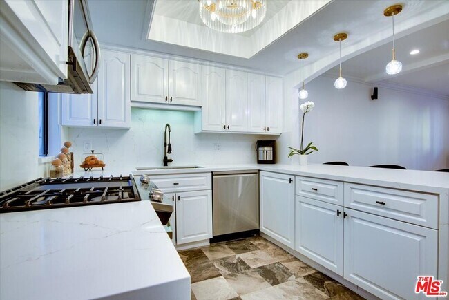 Building Photo - 1909 Pelham Ave