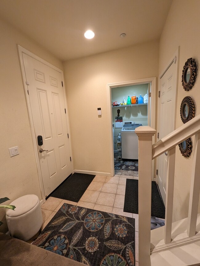 Building Photo - 764 Grandview Ter