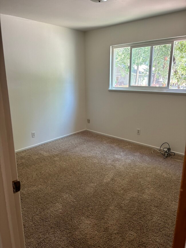 Building Photo - 2708 Armstrong Ave