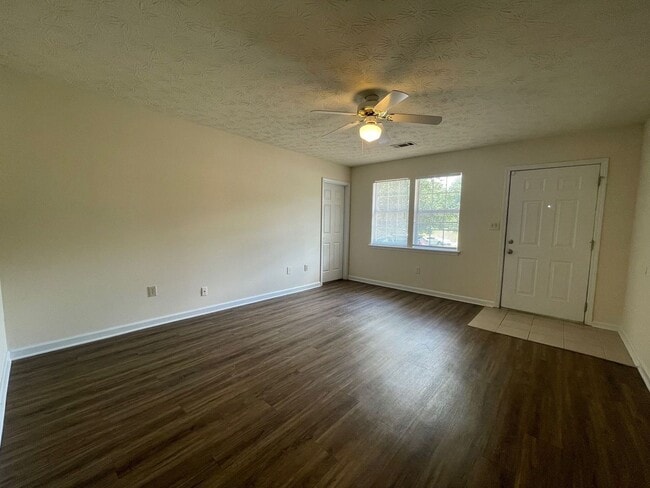 Building Photo - PRE-LEASING FOR AUGUST 7TH, 2026!