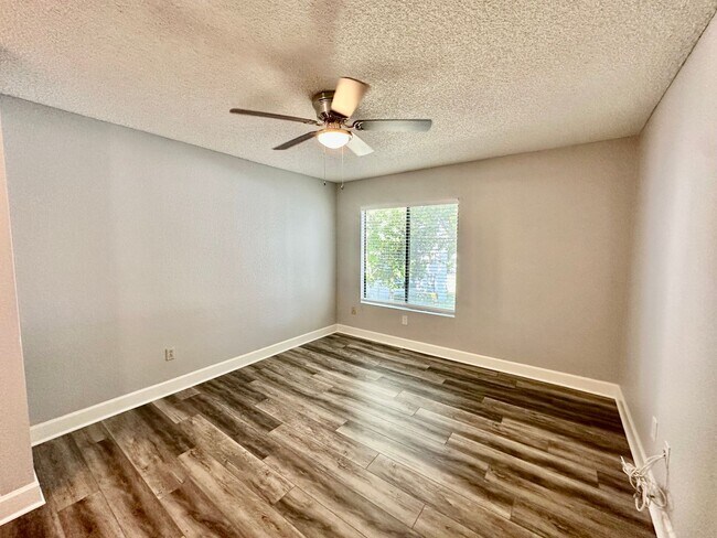 Building Photo - Embrace Luxury and Style in this Stunning ...