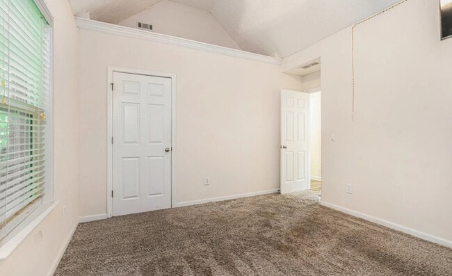 Building Photo - 220 Windpher Ridge