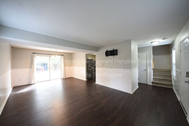 Building Photo - 1549 River Creek Crescent