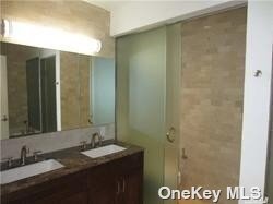 Building Photo - 433 Main St