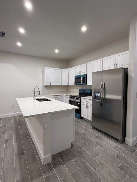 Building Photo - 4656 28th St SW