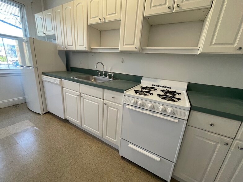 Building Photo - 14 Melvin Ave