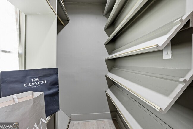 Building Photo - 310 Patterson Ave SE