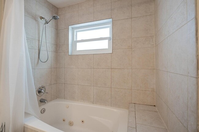 Building Photo - 6824 SW 5th St