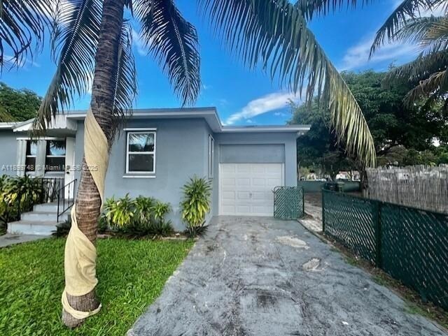 Building Photo - 805 NE 134th St