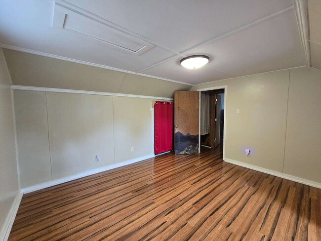 Building Photo - 844 Old Church Rd