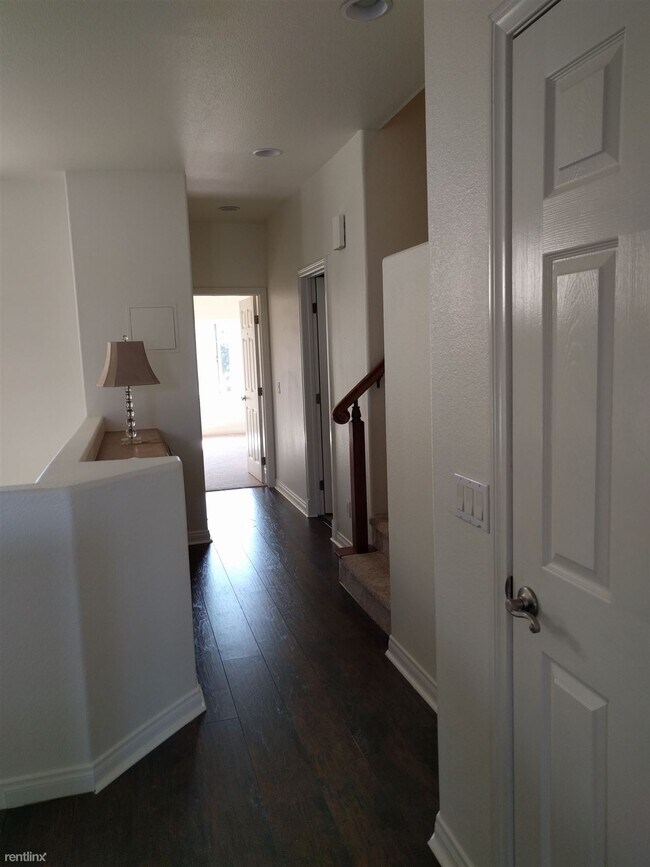 Building Photo - 3 br, 3 bath Townhome - Escondido Park Row