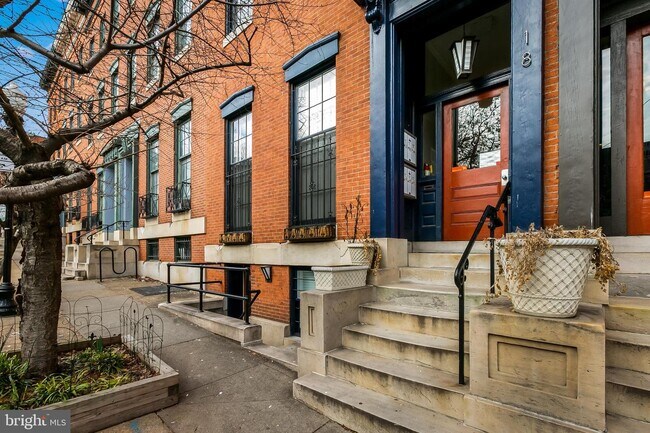 Building Photo - 18 E Madison St