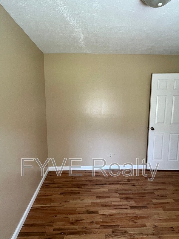 Building Photo - 5924 Blossom Rd