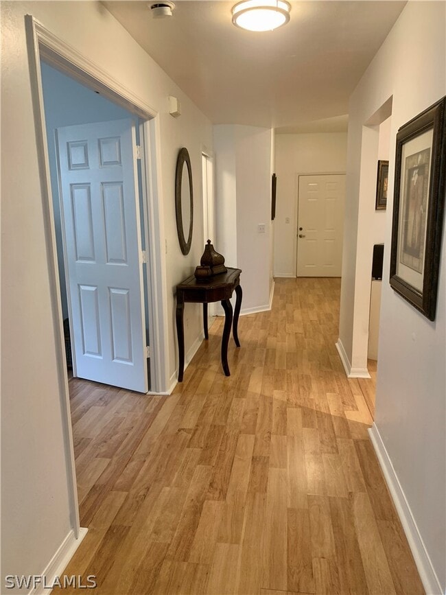 Building Photo - 230 Robin Hood Cir