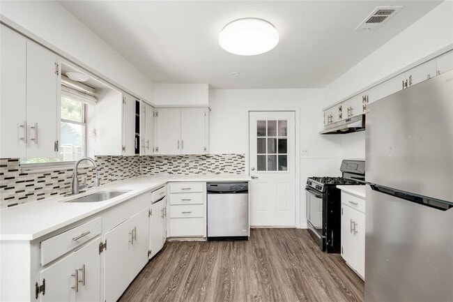 Building Photo - 809 Neans Dr