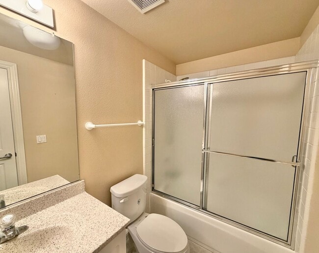 Building Photo - Gorgeous Two Bedroom in La Jolla with Two Garages!