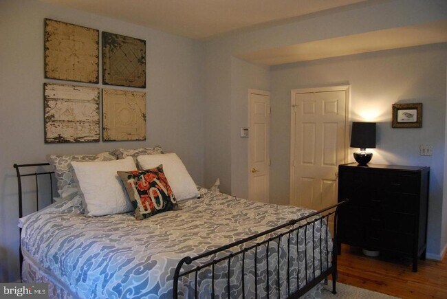 Building Photo - 1523 Green St